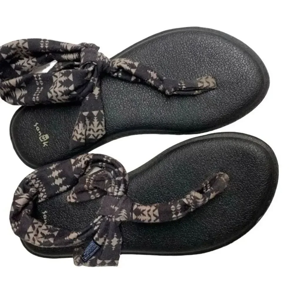 Sanuk girls yoga sling two printed sandal size 5 ￼￼
